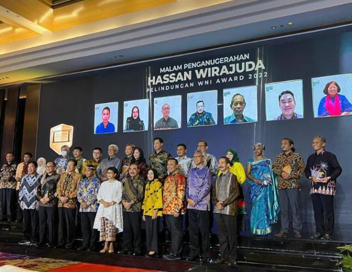 Menlu RI Berikan Penghargaan Hassan Wirajuda Pelindungan Award 2022