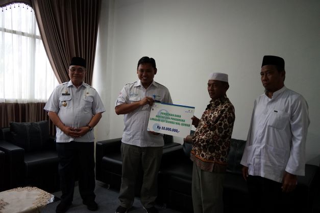 Bupati Saksikan Penyerahan Dana Hibah Bank Kalsel