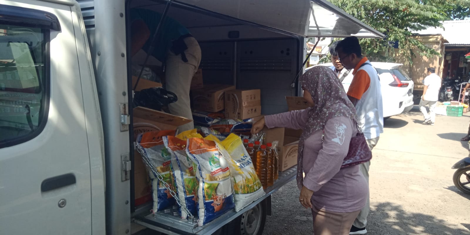 Operasi Pasar Barang Kebutuhan Pokok