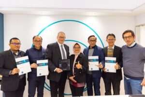 Di Arena Mobile World Congress 2023  XL Axiata Terima Trofi Opensignal Awards