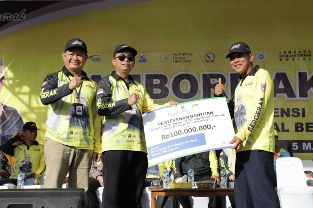 Bank Kalsel Salurkan CSR Perlengkapan Penanganankebencanaan