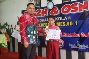 Bank Kalsel Berikan Hadiah Tabungan Jutaan Rupiah Kepada SDN Seberang Mesjid 1 Banjarmasin