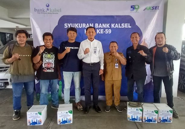 Bank Kalsel Cabang Martapura Serahkan Paket Ramadan ke Para Awak Media