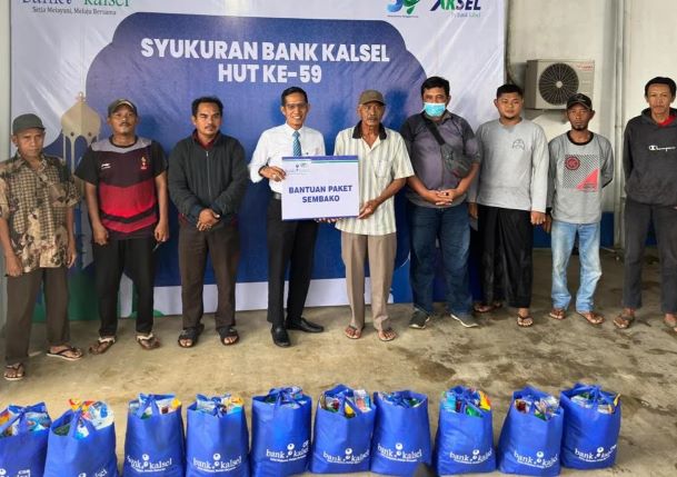 Bank Kalsel Cabang Pelaihari Serahkan Bingkisan Paket Ramadan