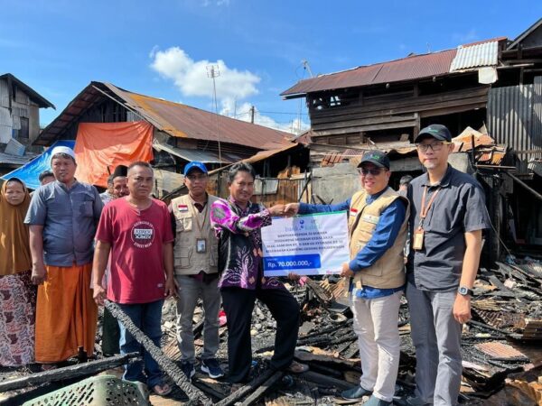 Kebakaran di Banjarmasin, UPZ Bank Kalsel Serahkan Bantuan