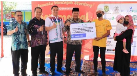 UPZ Bank Kalsel Berikan Bantuan Pemasangan Alat Cortegra Kepada Anak Usia 3 Tahun