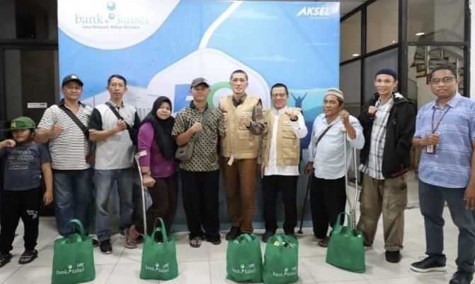 Paket Sembako ke Semangat Disabilitas Berkarya (SEDIKA) Banjarmasin dari UPZ Bank Kalsel