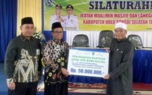 UPZ Bank Kalsel Salurkan Bantuan Dana Operasional Bagi Dai Penggerak di Desa Terpencil HSS