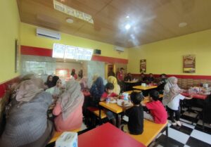 Madina Chicken TPT Teluk Dalam,Tempat Makan Berkualitas dengan Harga Terjangkau