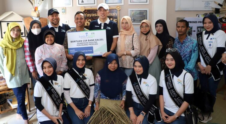 CSR Bank Kalsel Serahkan Bantuan Fasilitas Penunjang Produksi