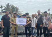 Sambangi Warga Gang Indrapura II Korban Kebakaran, UPZ Bank Kalsel Serahkan Bantuan