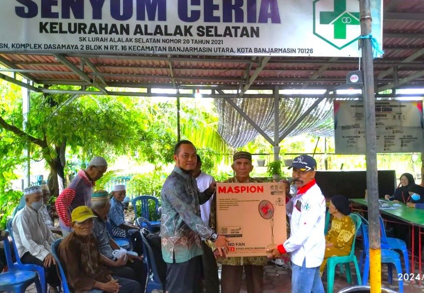 Posyandu Lansia Senyum Ceria Alalak Selatan Menerima Bantuan Dari Kelurahan Alalak Selatan