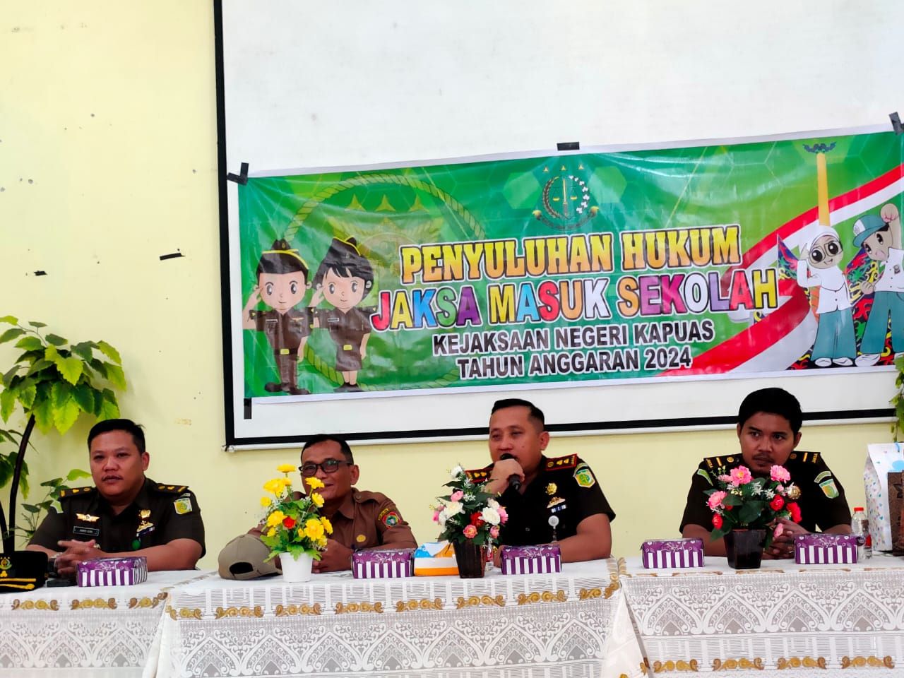 Kejari Kapuas Sambangi SMKN-3 Kapuas dalam rangka Peduli Pendidikan