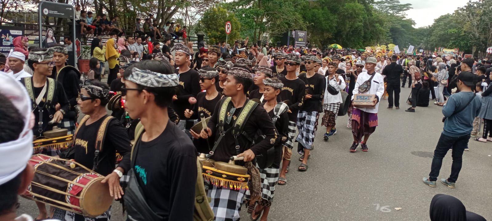 Es Sirup Sangat Laku dan di Gemari ditengah Carnaval 2024 Kapuas