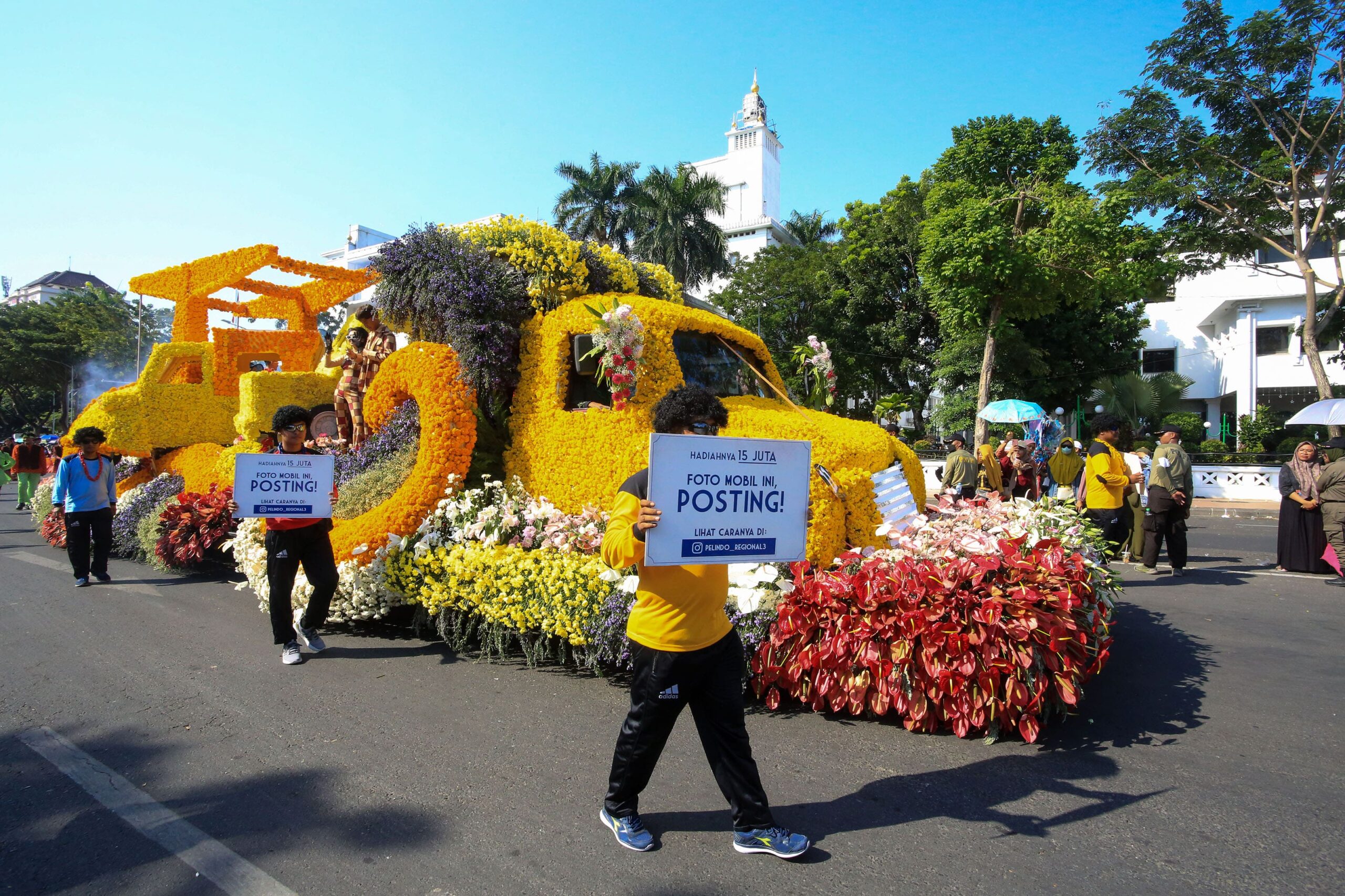 Pelindo Hadirkan Kejutan: Jembatan Kuno Petekan Menghiasi Parade Surabaya Vaganza 2024″