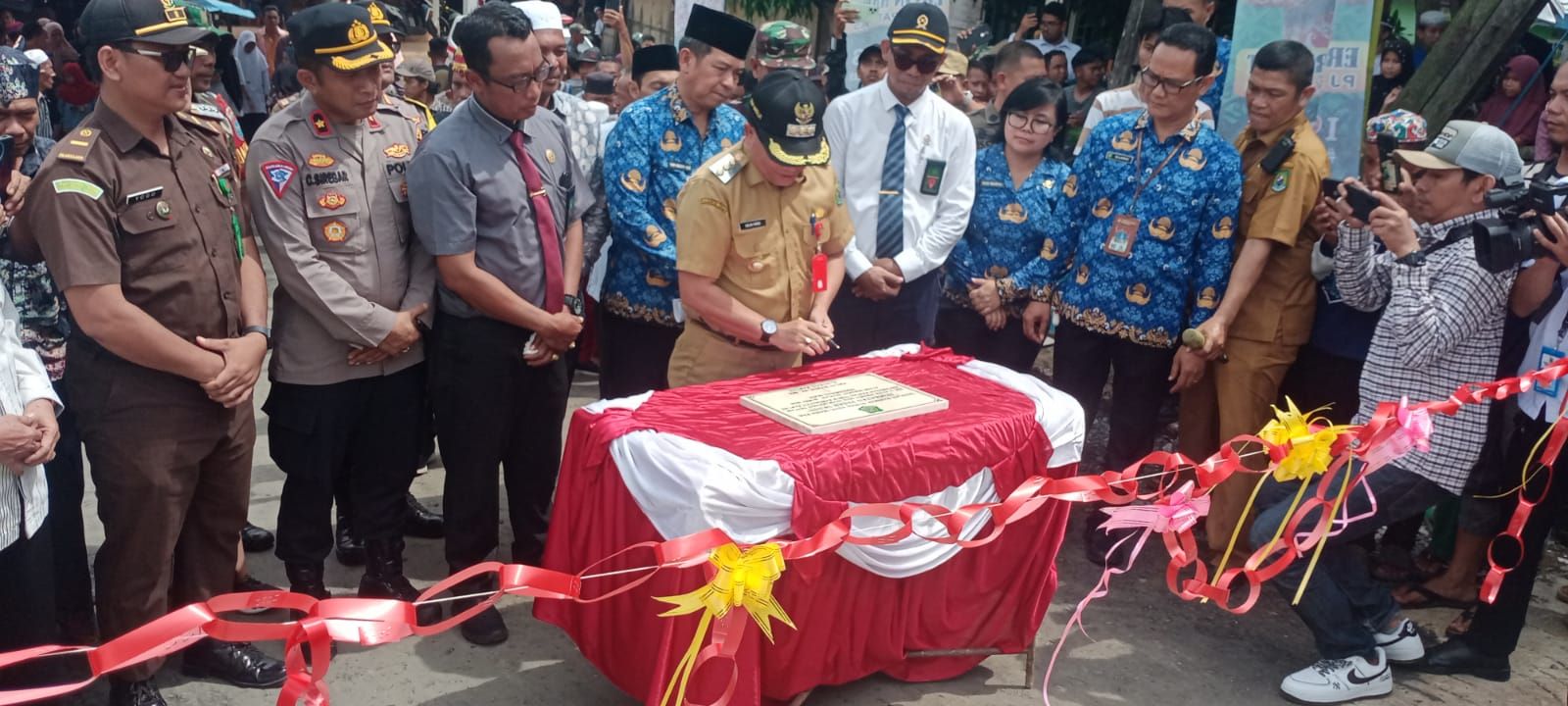 Jembatan Pasar Senin Diresmikan Pj.Bupati: Akses Baru untuk Kemajuan Ekonomi di Kapuas Timur