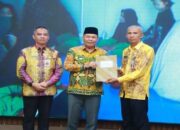 Pj Bupati Mujiyat Berikan Penghargaan TPPS Batola Berhasil Turunkan Angka Stunting