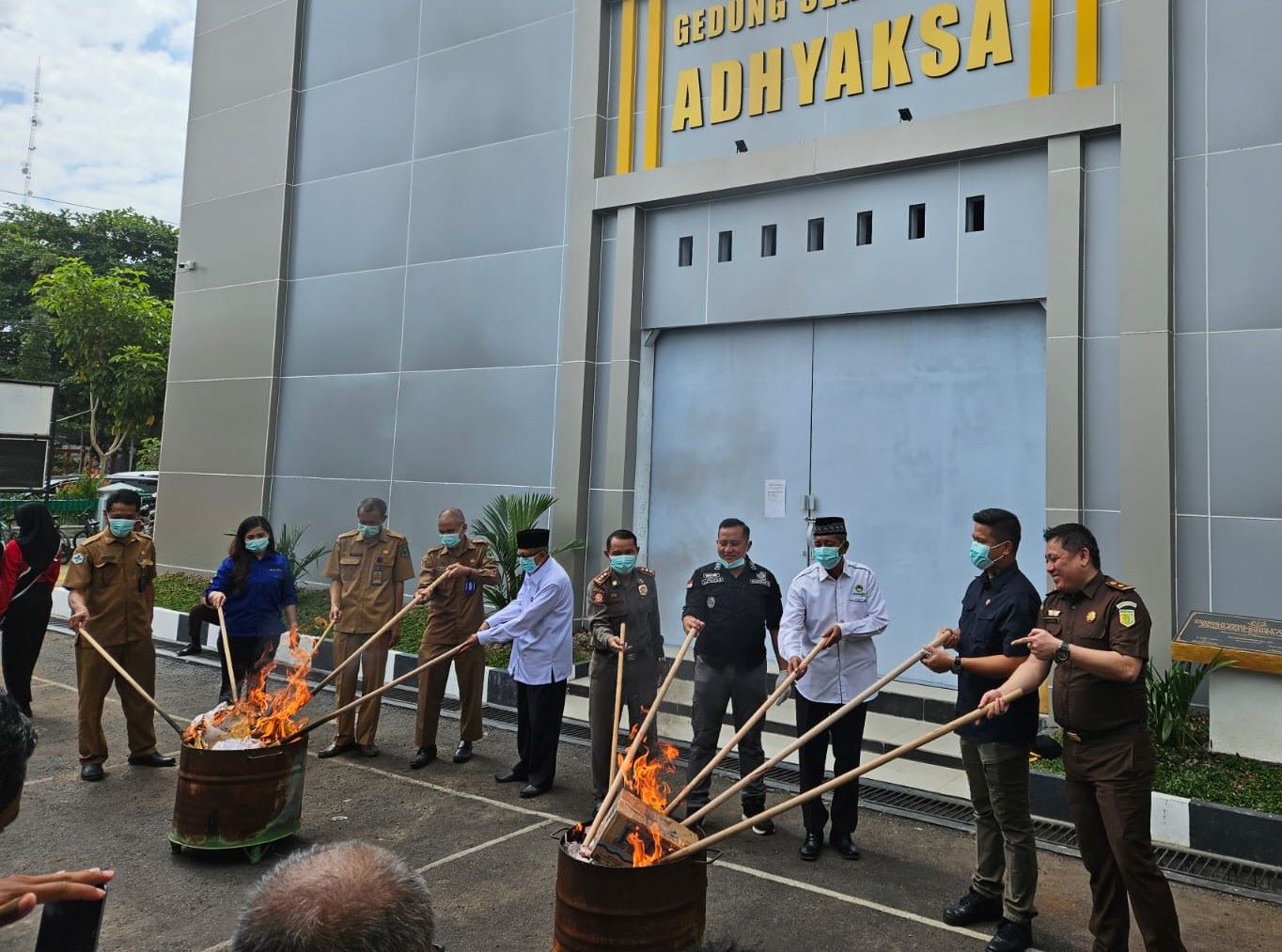 Kejari Kapuas Laksanakan Pemusnahan Barang Bukti Tindak Pidana dari 72 Perkara di Kapuas