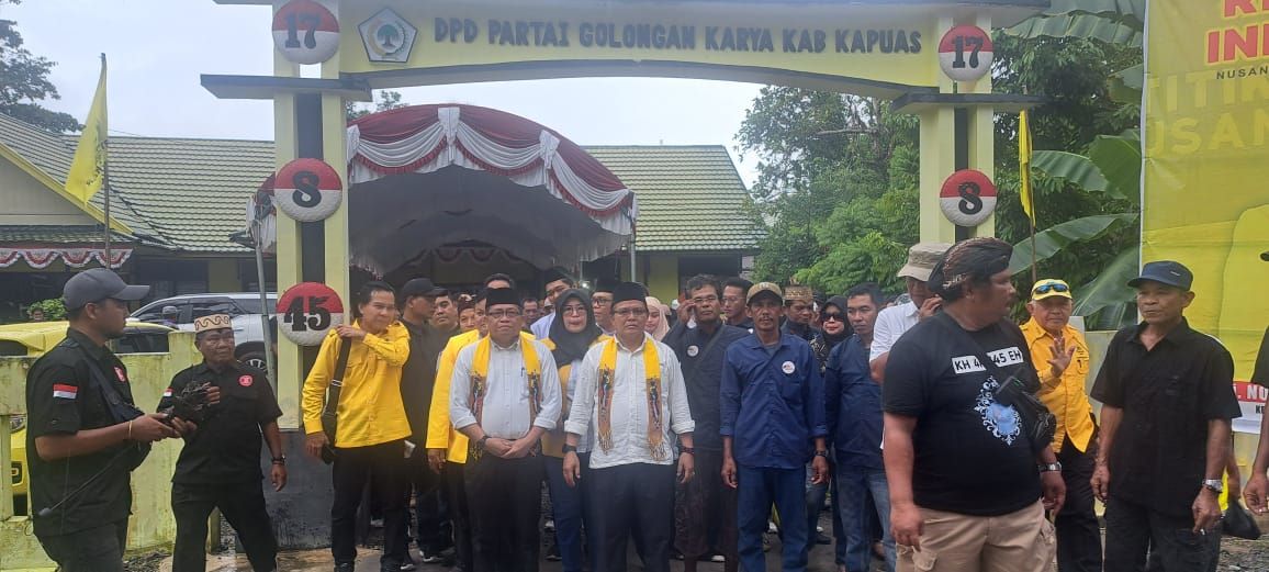 Erlin Hardi dan Alberkat Yadi Resmi Mendaftar sebagai Bakal Calon Bupati dan Wakil Bupati Kapuas 2024