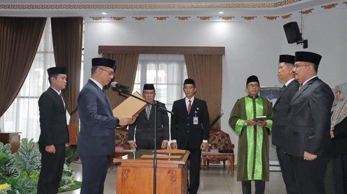 Sekda Barito Kuala Resmi Lantik Kepala Dinas Baru: Dorong Inovasi dan Peningkatan Kinerja dalam Pelayanan Publik