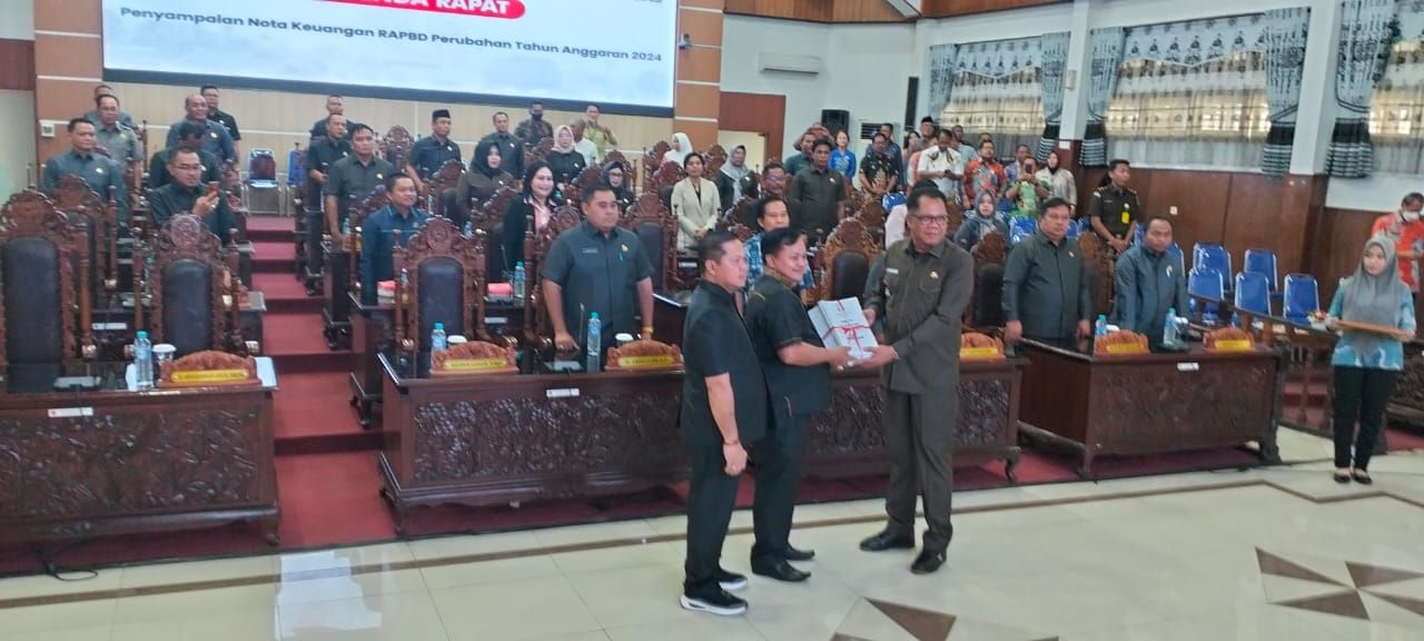 Pj Bupati Kapuas Hadiri Rapat Paripurna: Bahas Rancangan Perubahan APBD 2024