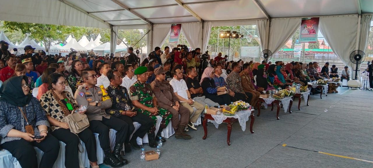 Gubernur Kalimantan Tengah Resmi Membuka Gebyar UMKM Wilayah Tengah di Kapuas