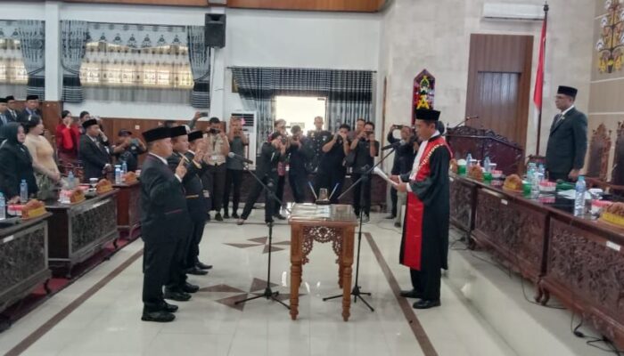 Pimpinan DPRD Kapuas Resmi Dilantik dan Diambil Sumpahnya PP