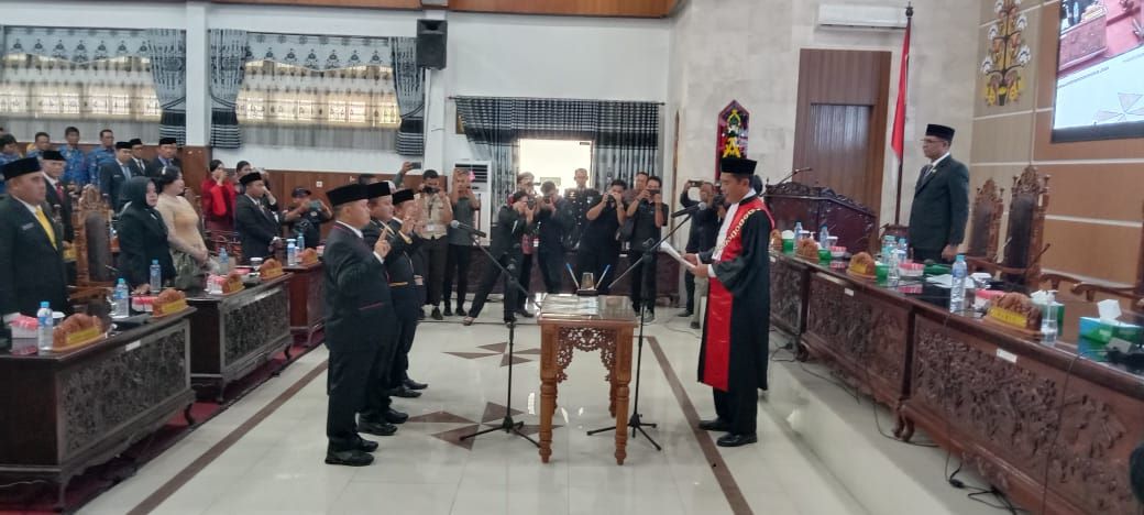 Pimpinan DPRD Kapuas Resmi Dilantik dan Diambil Sumpahnya PP