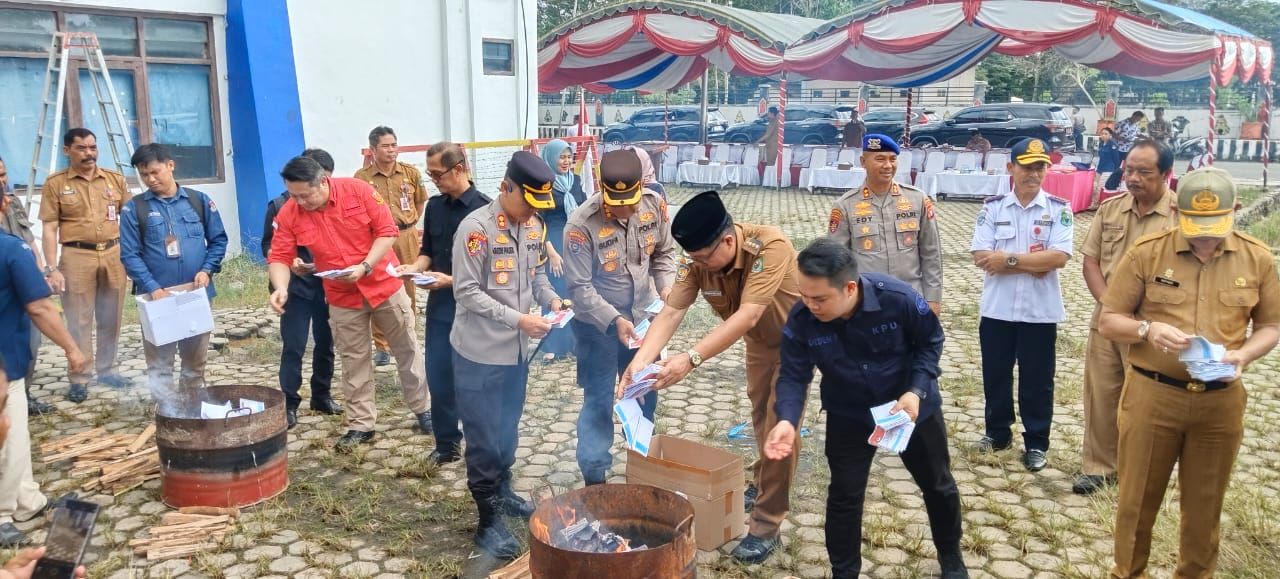 KPU Kapuas Musnahkan Surat Suara Rusak dan Berlebih untuk Pemilu 2024