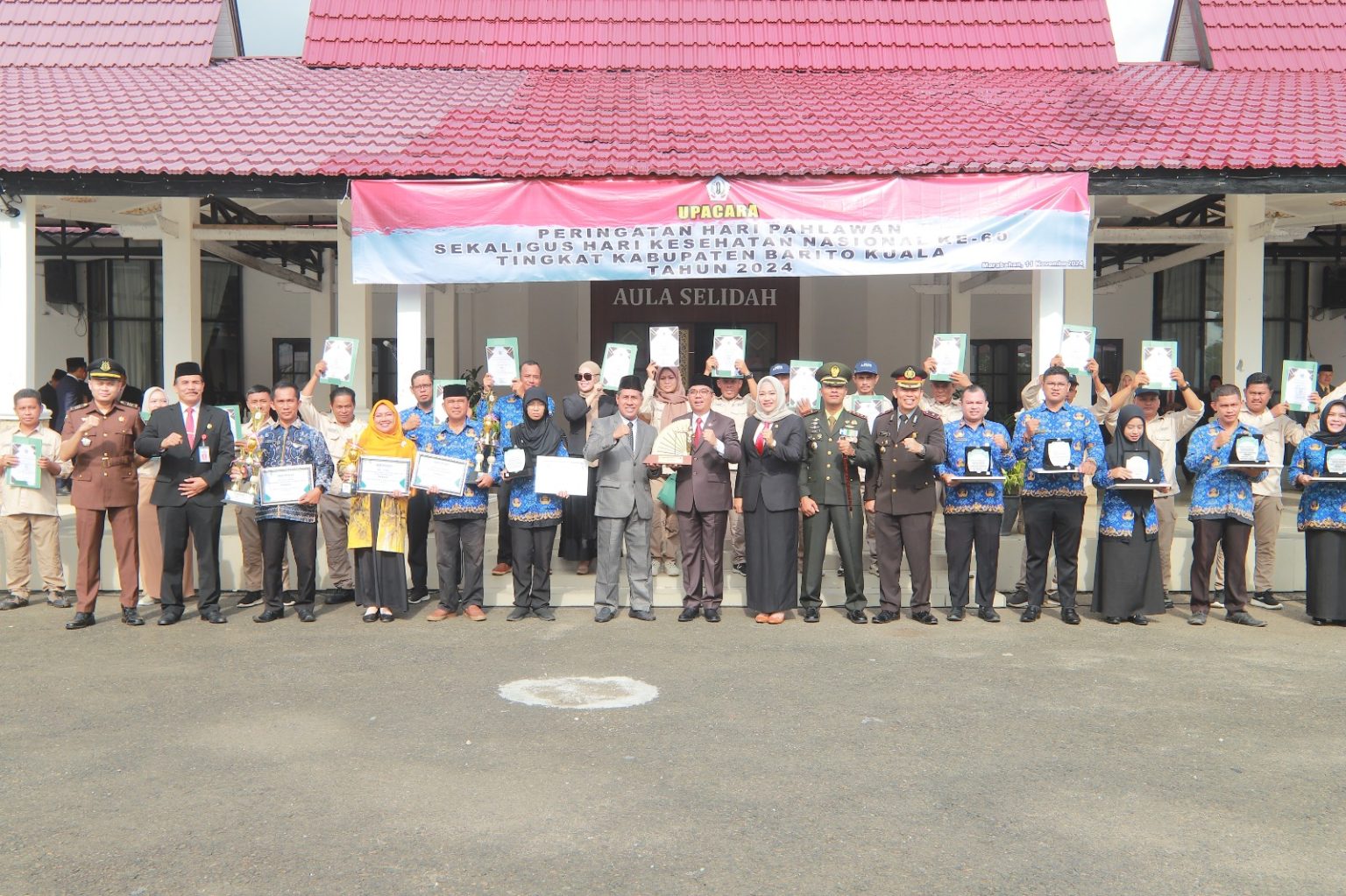 Pemkab Barito Kuala Peringati Hari Pahlawan dan Hari Kesehatan Nasional dengan Penghargaan Inspiratif