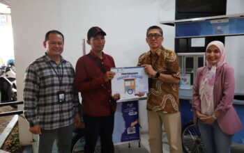 Awali Tahun 2025 Dengan Kebaikan, Bank Kalsel Serahkan Bantuan Rombong Barakah ke UMKM