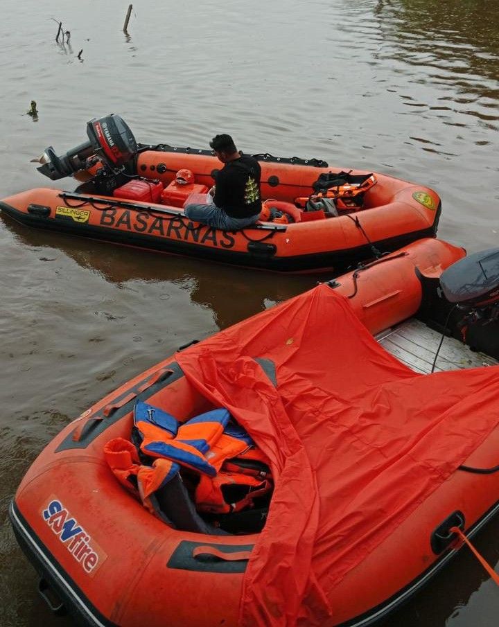 Kapal Penambang Pasir Tenggelam di Kapuas, Satu ABK Hilang