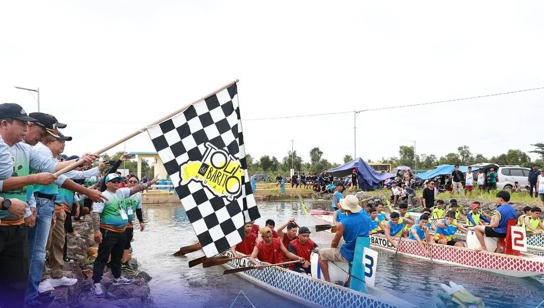 Lomba Dayung Perahu Naga Sukses Digelar di Batola