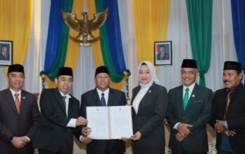 Pj. Bupati Barito Kuala Apresiasi Keberhasilan Pilkada 2024 dalam Sidang Paripurna DPRD