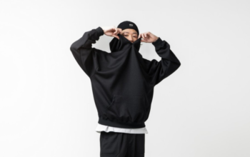 Trendy dan Nyaman: Paduan Hoodie Bodypack untuk Gaya Streetwear yang Memikat