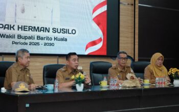 Wakil Bupati Barito Kuala, Herman Susilo, Pimpin Upacara Perdana di Hadapan ASN