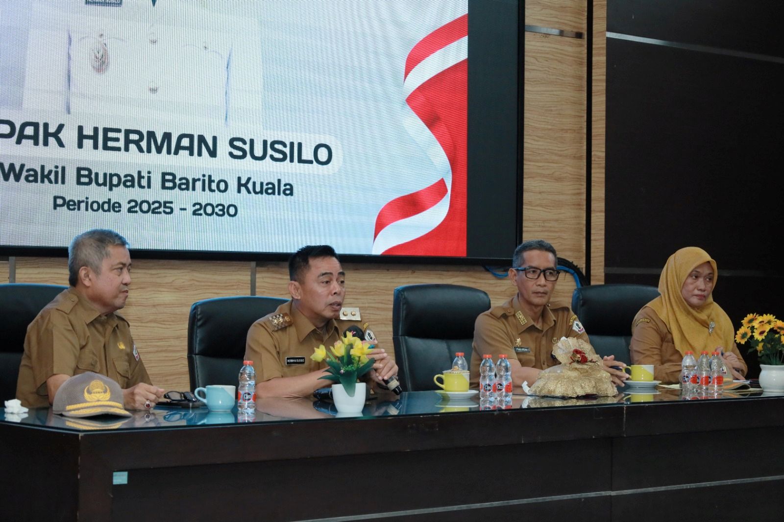 Wakil Bupati Barito Kuala, Herman Susilo, Pimpin Upacara Perdana di Hadapan ASN