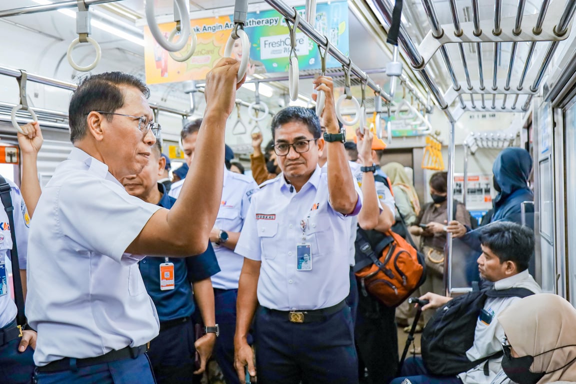 Dirut KAI Tinjau Pelaksanaan Layanan Kartu Disabilitas di Stasiun Manggarai