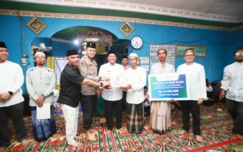 Safari Ramadhan Bupati Barito Kuala, H. Bahrul Ilmi, Berikan Bantuan untuk Peningkatan Sarana Masjid