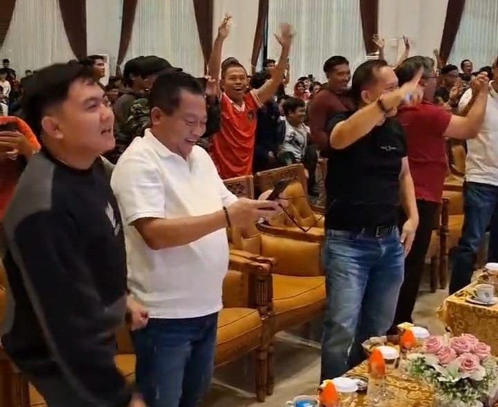 Gelar Nobar Bola, Bupati Kapuas luapkan kegembiraan Bersama Pecinta Bola Kapuas