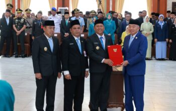 Terima SK dan Memori Jabatan, Bupati Bahrul : Terima Kasih Pak Dinansyah