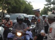 Bagian Perencanaan (BAGREN) Polres Kapuas Gelar Aksi Peduli Ramadhan 1446 H Kepada Pengguna Lalu Lintas.