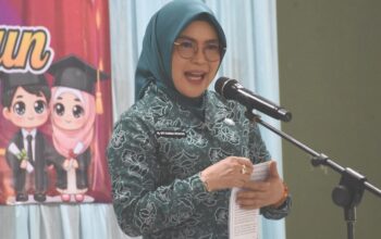Hj Siti Saniah Wiyatno Hadiri Pelepasan Peserta didik TK/KB “BUAH HATI”