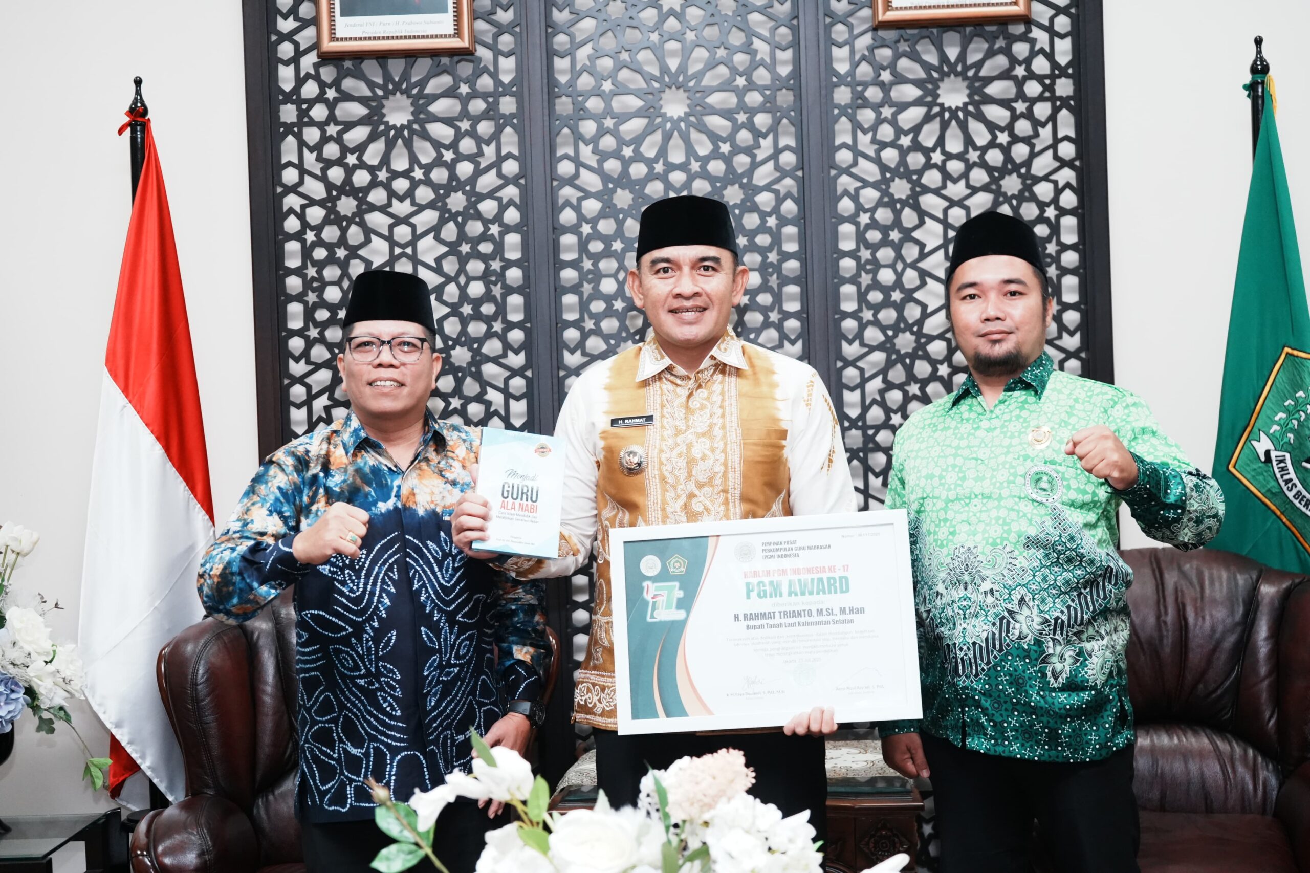 Bupati Kabupaten Tanah Laut Layak Menerima Penghargaan PGM Award 2025