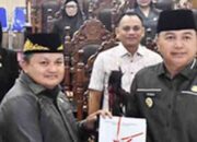 Wakil Bupati Kapuas Serahkan Enam Usulan Raperda dalam Rapat Paripurna DPRD