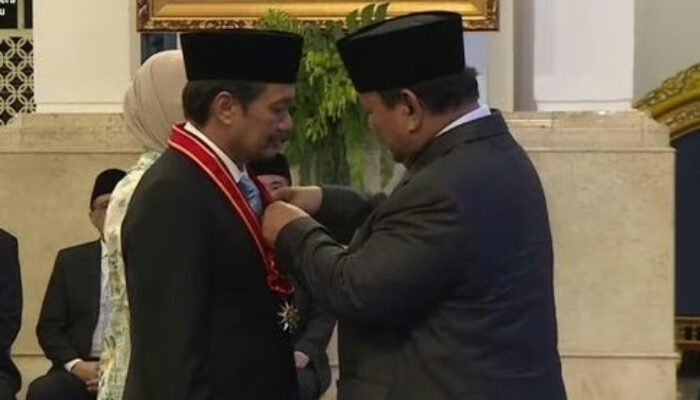 Hasnuryadi Sulaiman Putra Sulaiman HB Terima Bintang Tanda Jasa dari Presiden RI