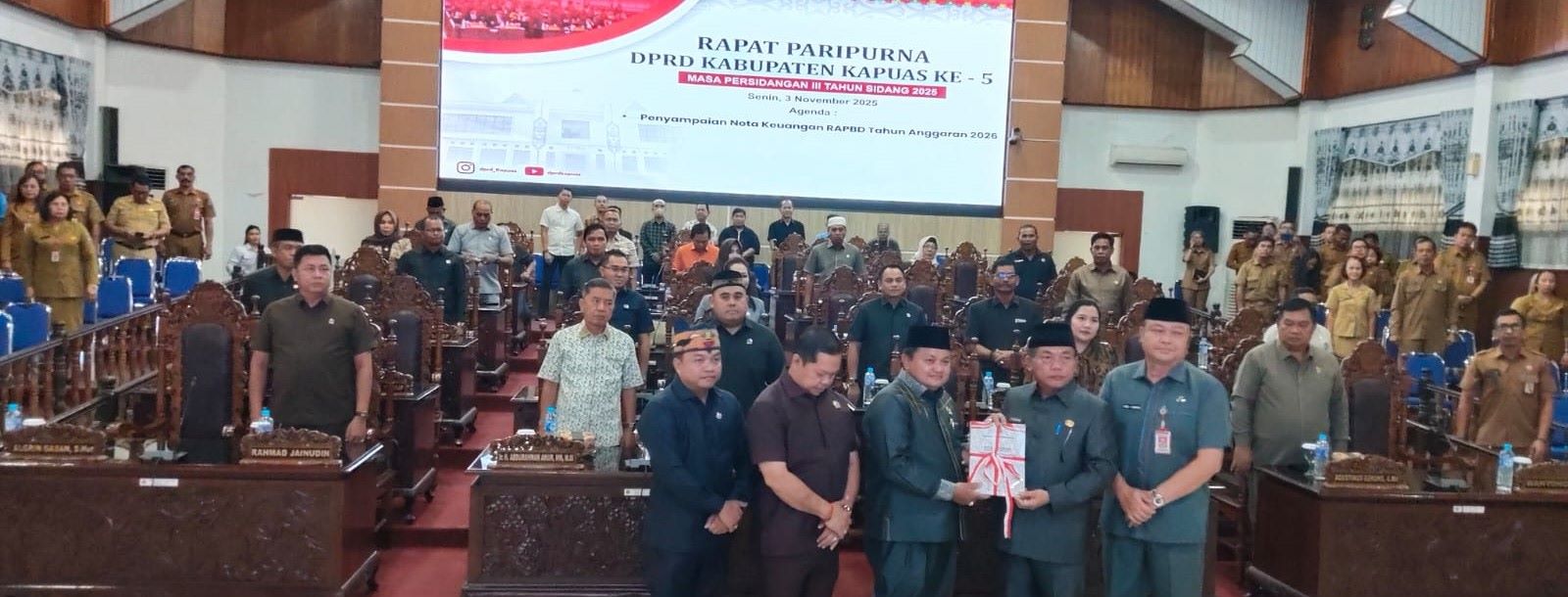 Bupati Kapuas Sampaikan RAPBD TA 2026 Dalam Rapat Paripurna DPRD Kapuas