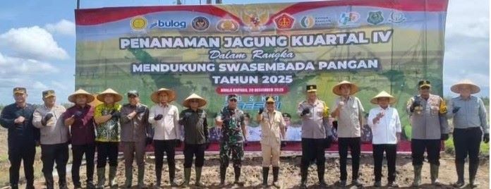 Gubernur Beserta Unsur FORKUPIMDA Kalteng, Tanam jagung Perdana di Kapuas.