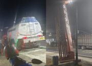 Salah Satu Tiang PJU yang Baru Terpasang di Kapuas Rusak Berat Akibat di Serempet Mobil Tangki Pengangkut BBM Industri