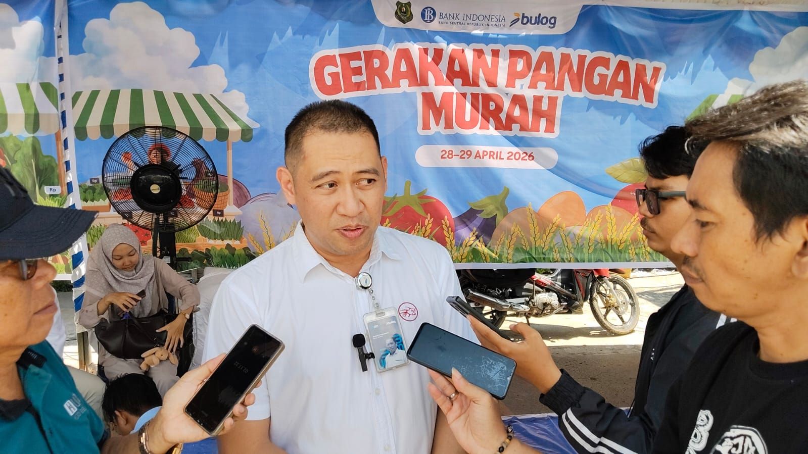 Melalui Kegiatan Ekspedisi Rupiah Kalimantan, Perum Bulog Cabang Kapuas turut Menggelar Gerakan Pangan Murah